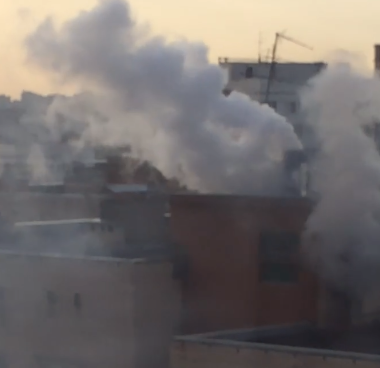 Брошенный окурок в мусоропровод на Стойкости стал причиной серьёзного пожара (видео)