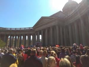 У Казанского собора прошла акция “Народный хор Победы”