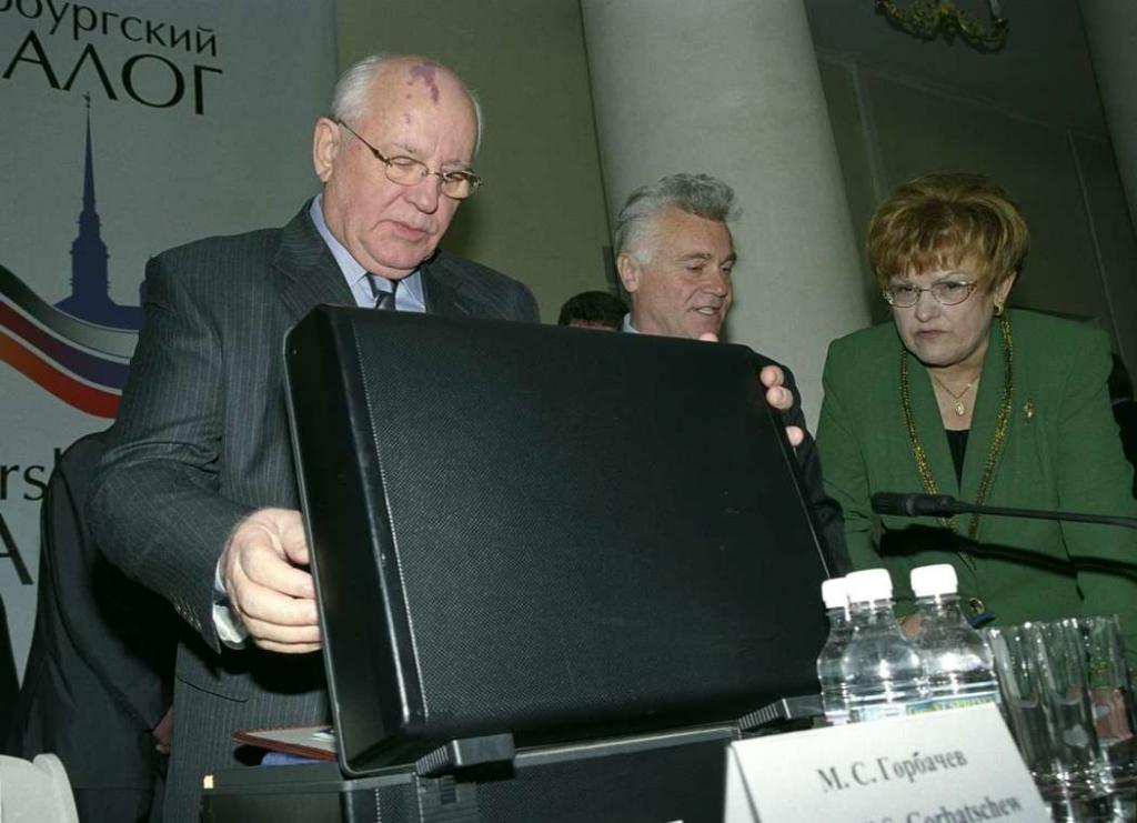 Горбачев чувствует себя плохо и уже полгода живет в больнице