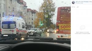 К ДТП в Колпино приехали две скорых и реанимация