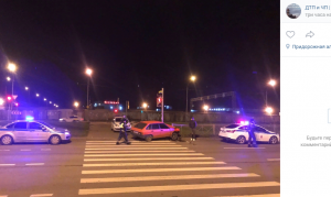 ВАЗ врезался в дорожное ограждение на Суздальском проспекте