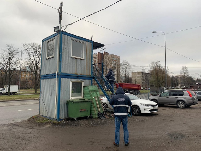 В Петербурге от незаконных автостоянок освободили 25 тысяч квадратов