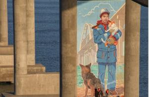 На опоре Крымского моста появилось гигантское граффити с котом, псом и рабочим