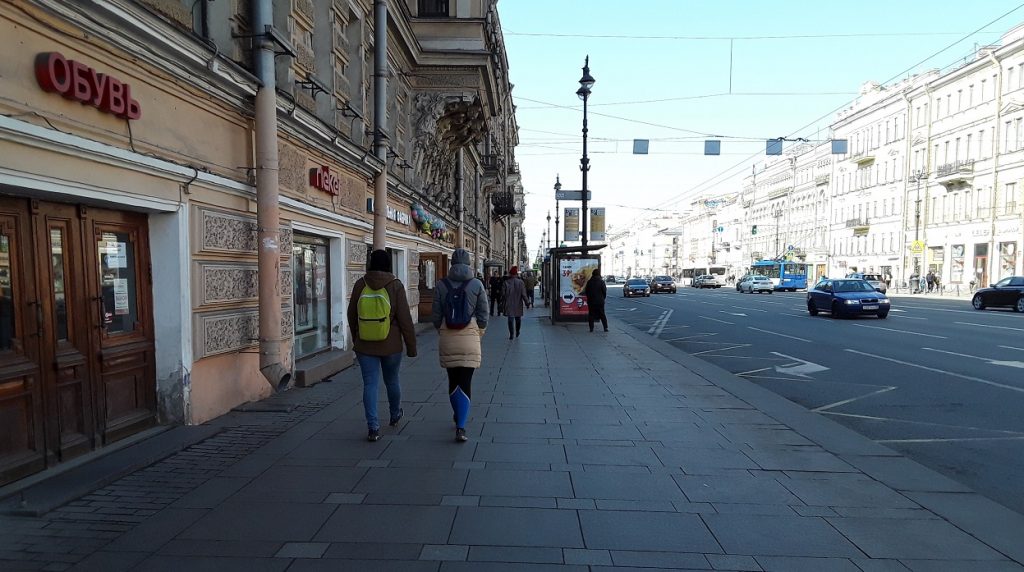 Магазины и пассажиры метро игнорируют "карантин" в Петербурге