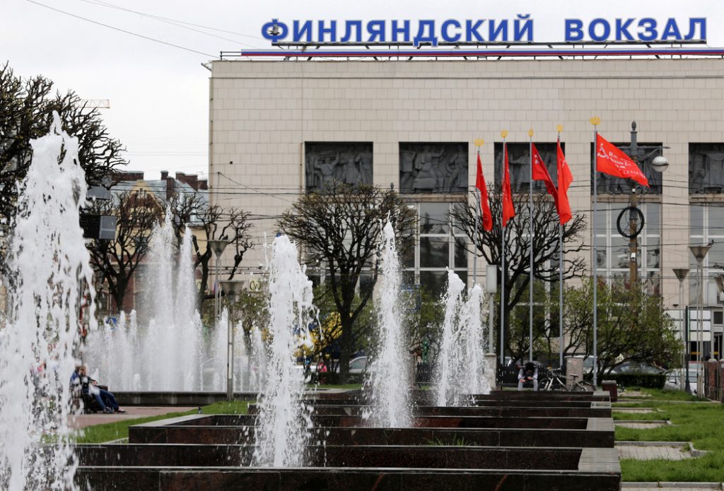 Светомузыкальные фонтаны в Петербурге начали свою работу