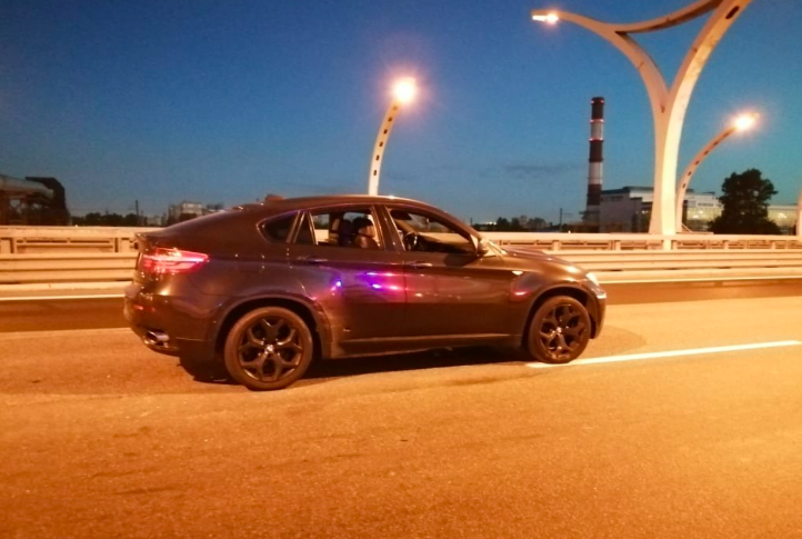 На юге Петербурга с погоней и стрельбой задержали пьяного водителя