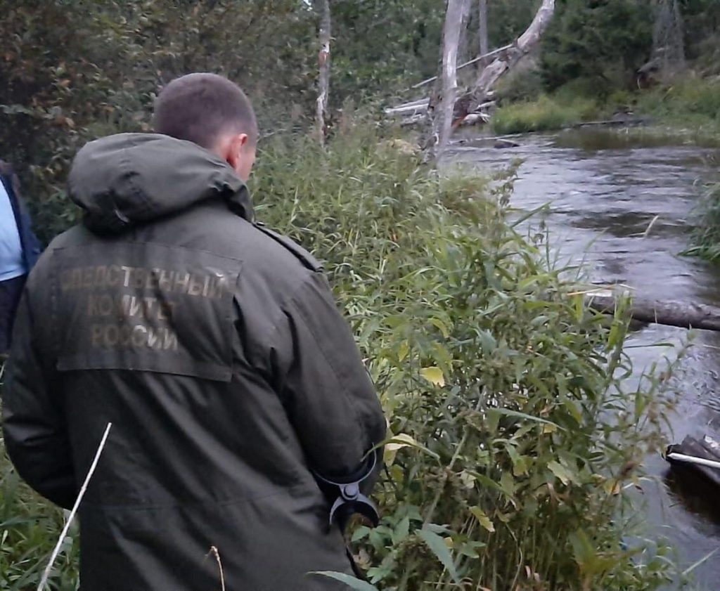 Изуродованное тело мужчины нашли в реке в Синегорске