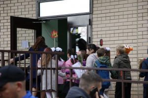 Как в Петербурге проходят школьные линейки: фоторепортаж