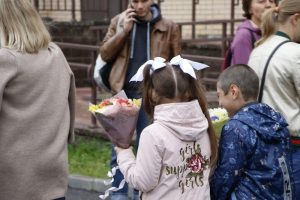 Как в Петербурге проходят школьные линейки: фоторепортаж