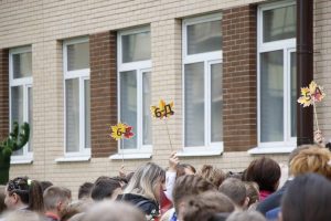 Как в Петербурге проходят школьные линейки: фоторепортаж