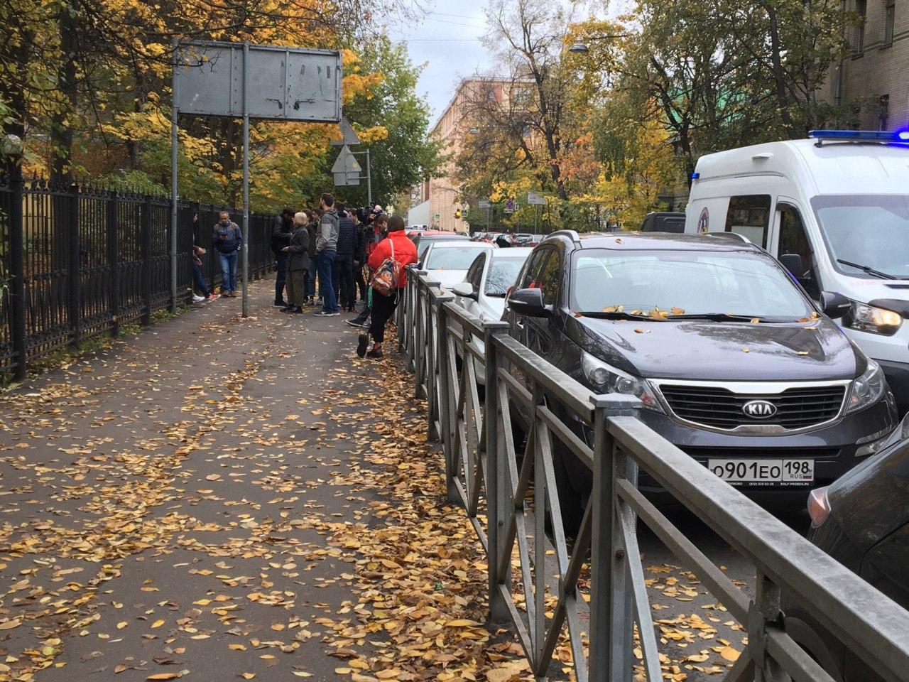 Несчастный случай в школе, ядовитые свалки и призывы уходить на "удаленку": чем Петербургу запомнилась уходящая неделя
