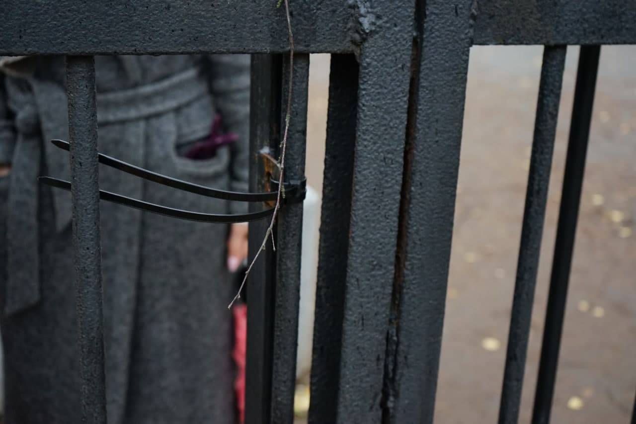 Активисты: закрытая калитка в парке Политеха создает опасную слепую зону