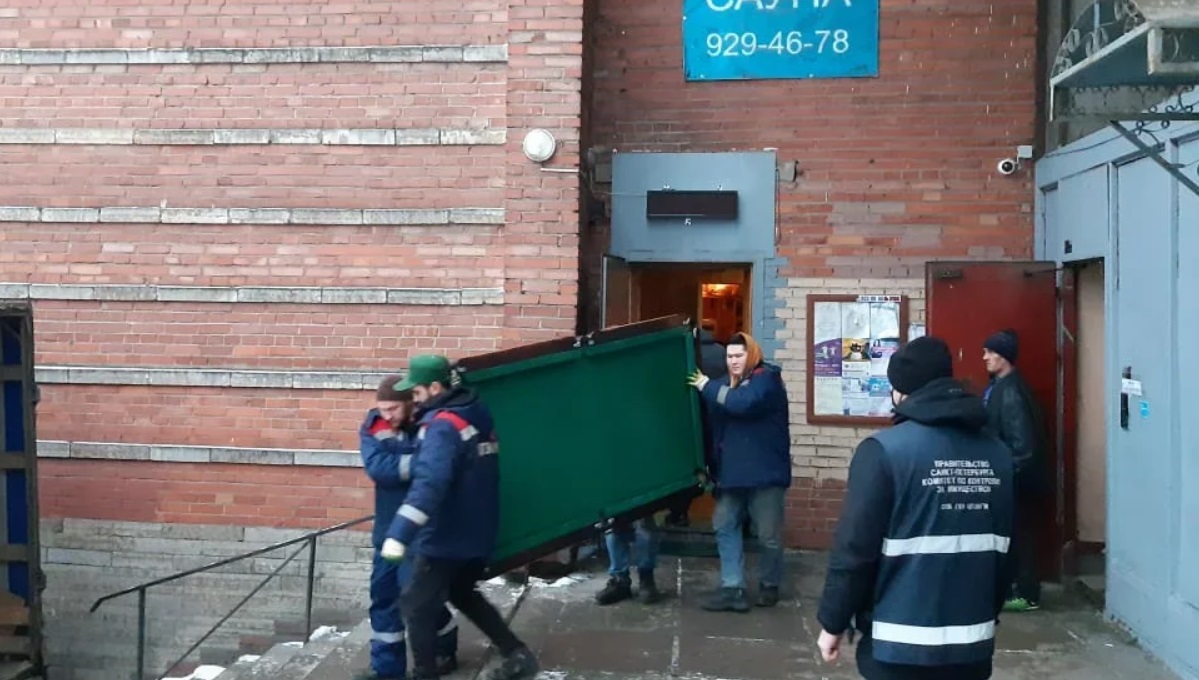 Гку имущество санкт петербурга. Освободите помещение. Выселение из Петербурга. Сотрудники фото нежилой фонд. Объекты находящиеся в собственности СПБ.