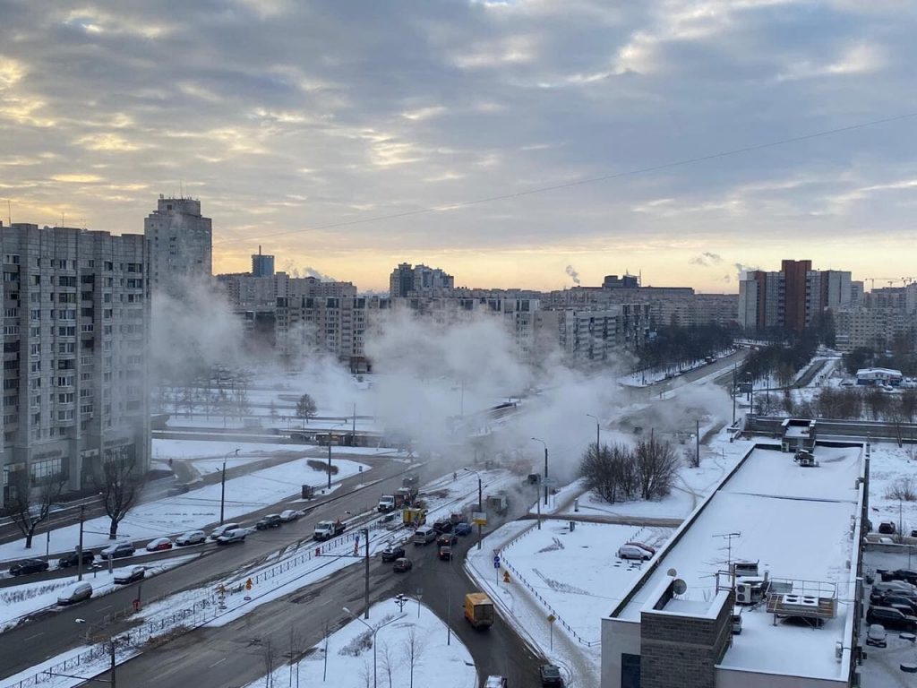 На Кораблестроителей прорвало трубу | 20.01.2021 | Санкт-Петербург -  БезФормата