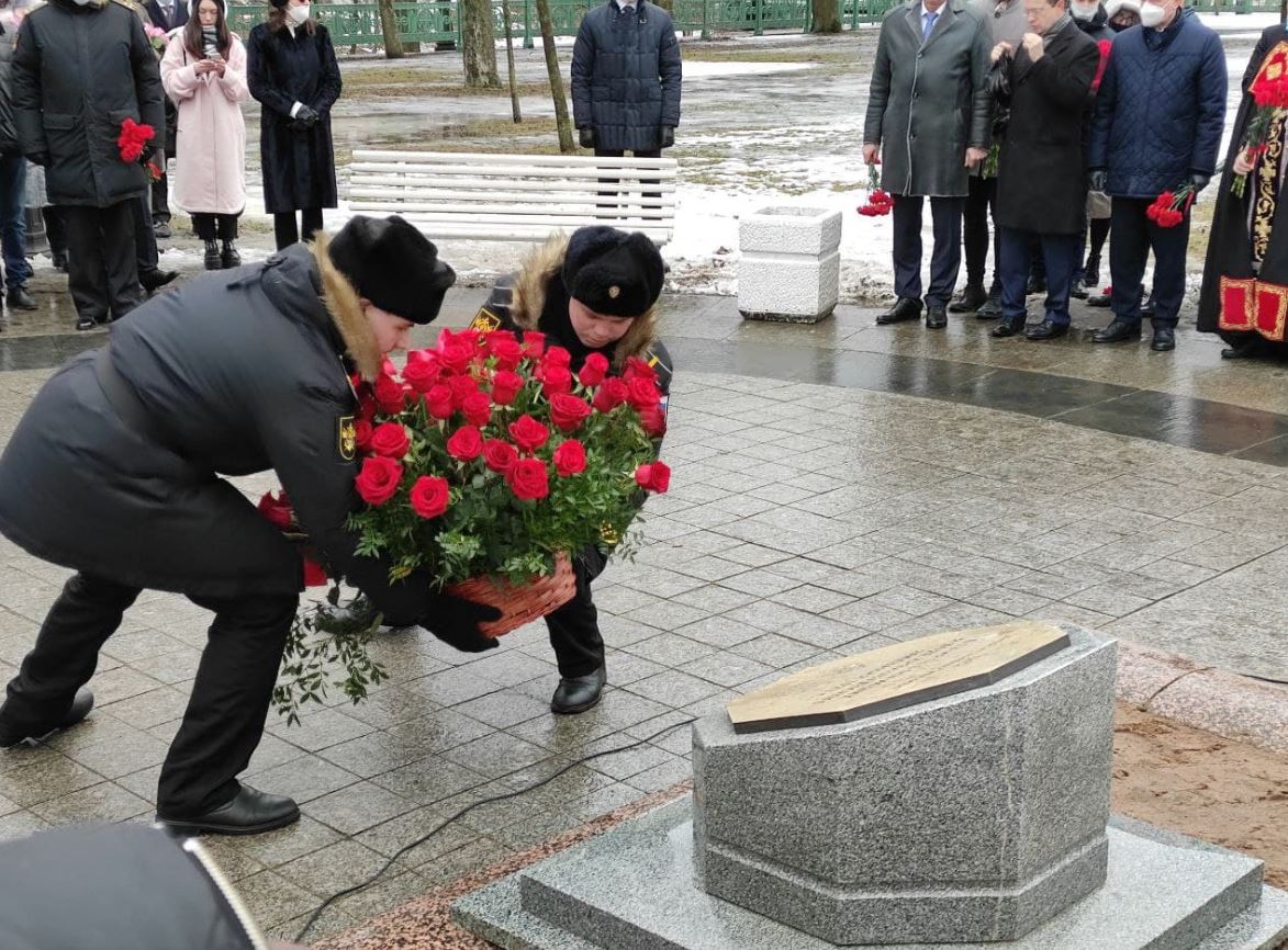 Заложен кронштадт. Памятник Кронштадтскому восстанию. Памятник восставшим в Кронштадте. Памятник Кронштадтскому мятежу в Кронштадте. Мемориал к 100-летию Кронштадтского Восстания.