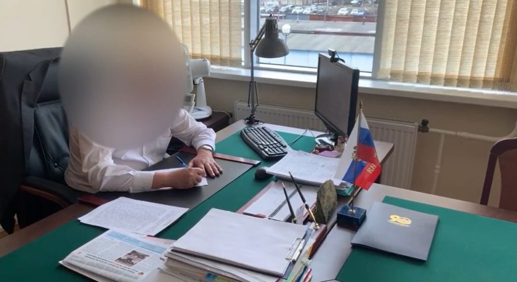 Сотрудница петербургского колледжа подозревается в получении крупной взятки