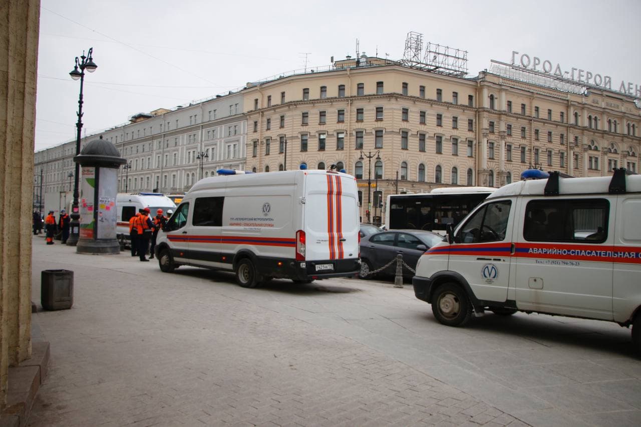 Время работы питерского. Аварийная служба метро. Аварийная служба метрополитена СПБ. Служба аварийных работ Петербургского метрополитена. Аварийная служба метро Москва.