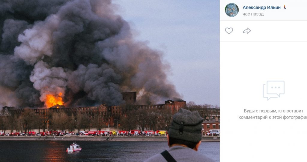 Огонь со здания мануфактуры на Октябрьской набережной перекинулся на ремесленную лавку