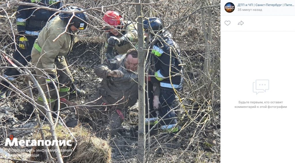 В Усть-Ижоре спасли мужчину, увязнувшего в глубокой топкой яме