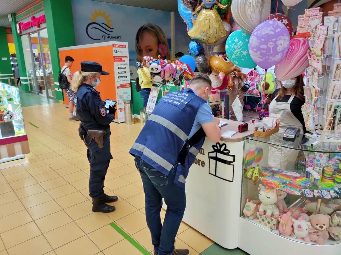 В шести ТРК Петербурга нашли нарушения антиковидных мер