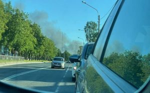 Площадь пожара в ангаре в Металлострое достигла 750 квадратных метров