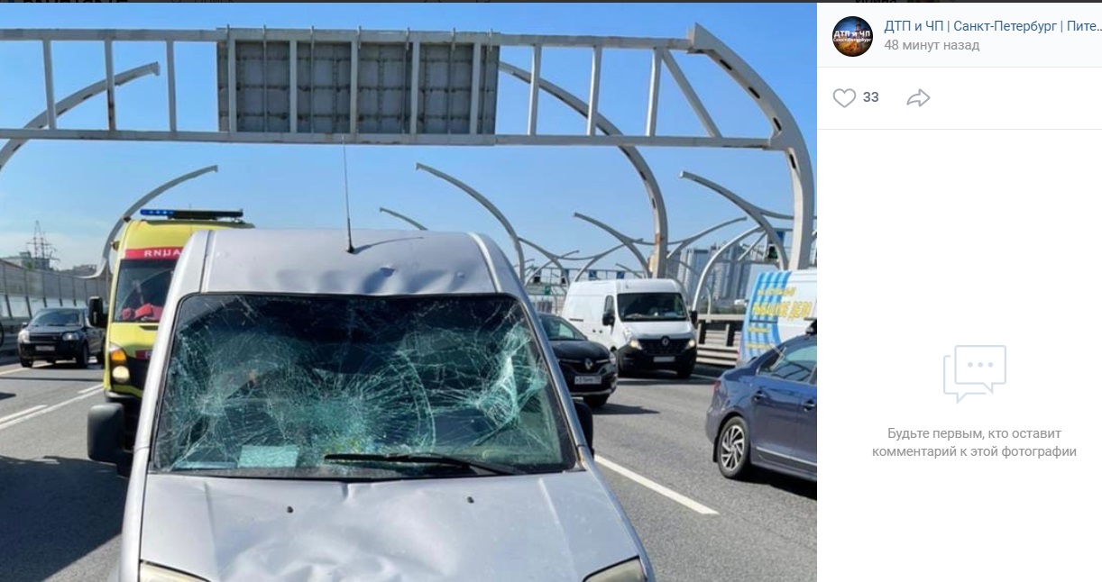 Ребенок погиб в ДТП на "Коле", самокатчицы устроили лобовое ДТП на Комендантском, внедорожник вылетел с моста: аварии последних суток, в которых пострадали люди