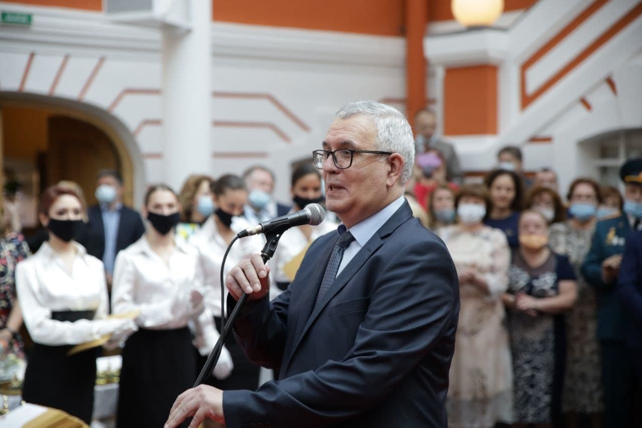 В Петербурге вручили 60 бронзовых сфинксов лучшим выпускникам вузов: фоторепортаж Gazeta.SPb