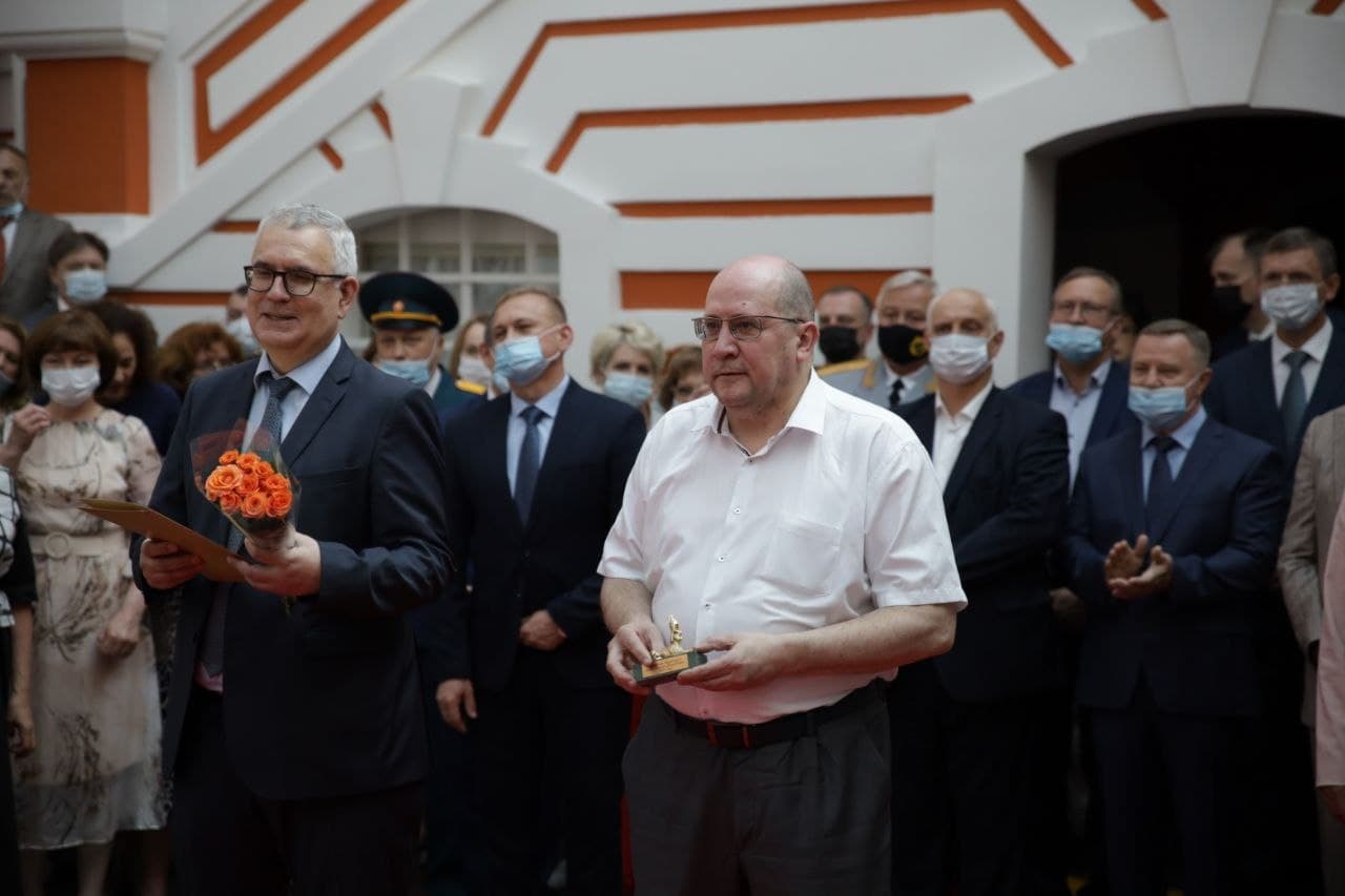 В Петербурге вручили 60 бронзовых сфинксов лучшим выпускникам вузов: фоторепортаж Gazeta.SPb