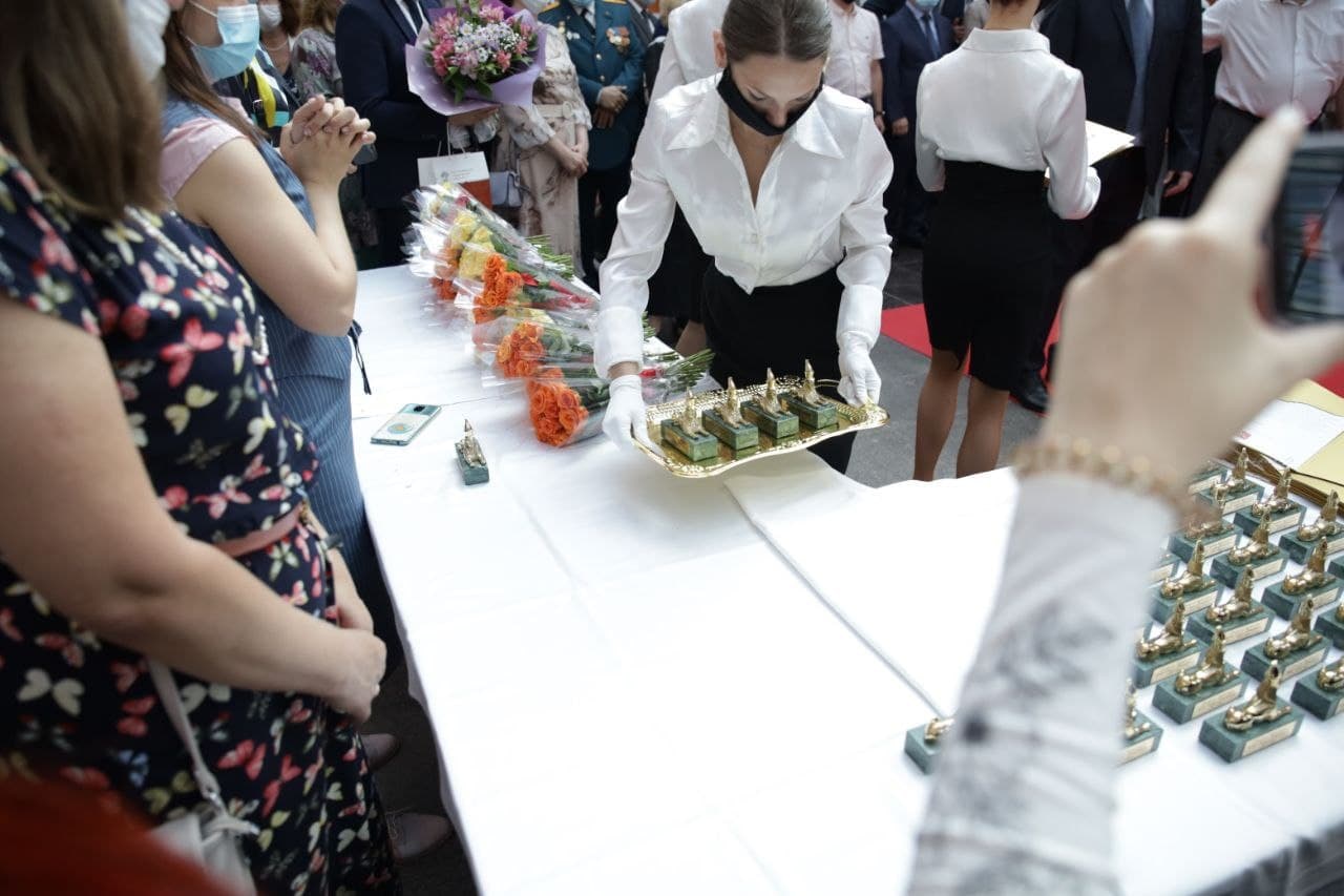 В Петербурге вручили 60 бронзовых сфинксов лучшим выпускникам вузов: фоторепортаж Gazeta.SPb