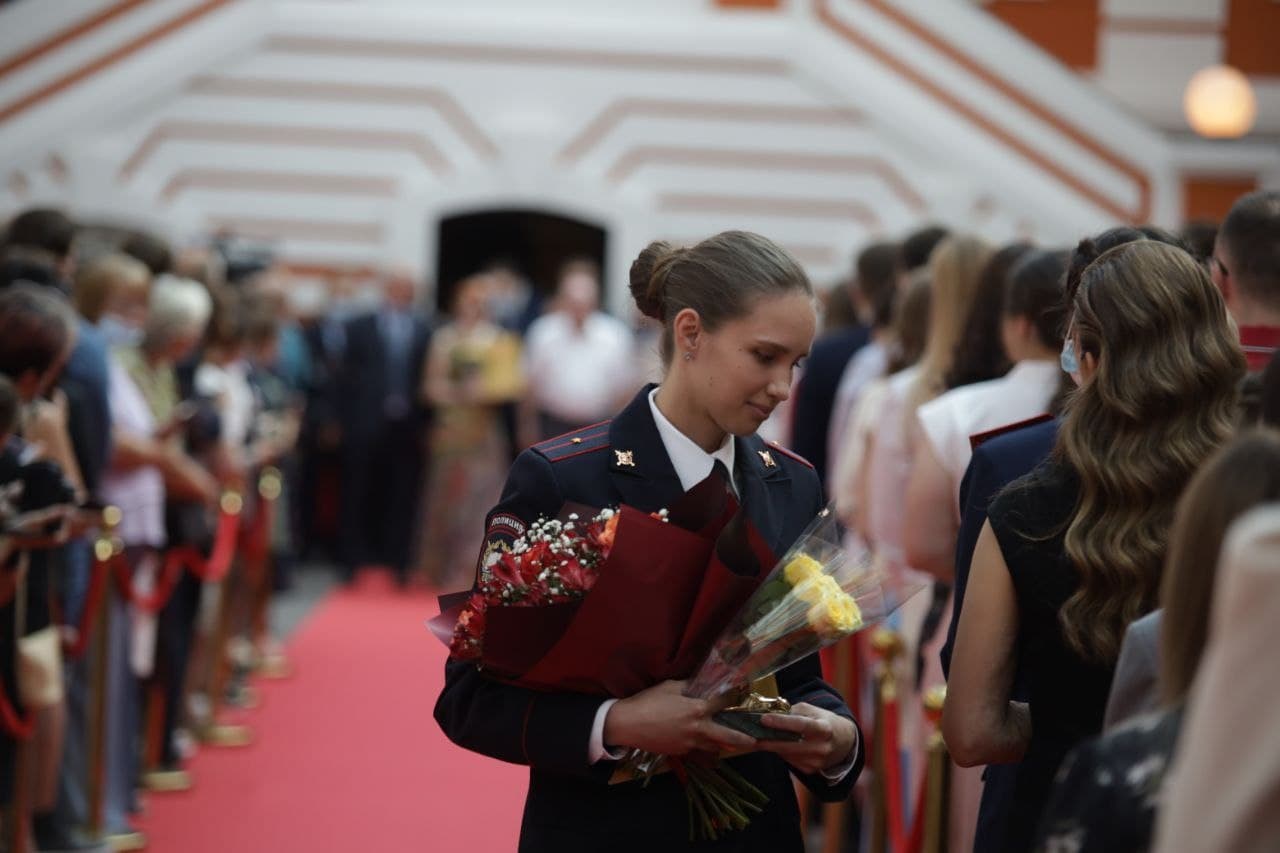 В Петербурге вручили 60 бронзовых сфинксов лучшим выпускникам вузов: фоторепортаж Gazeta.SPb