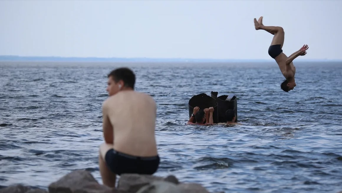 Температурные рекорды ожидаются 22 и 23 июня. Купание. Фоторепортаж Gazeta.SPb