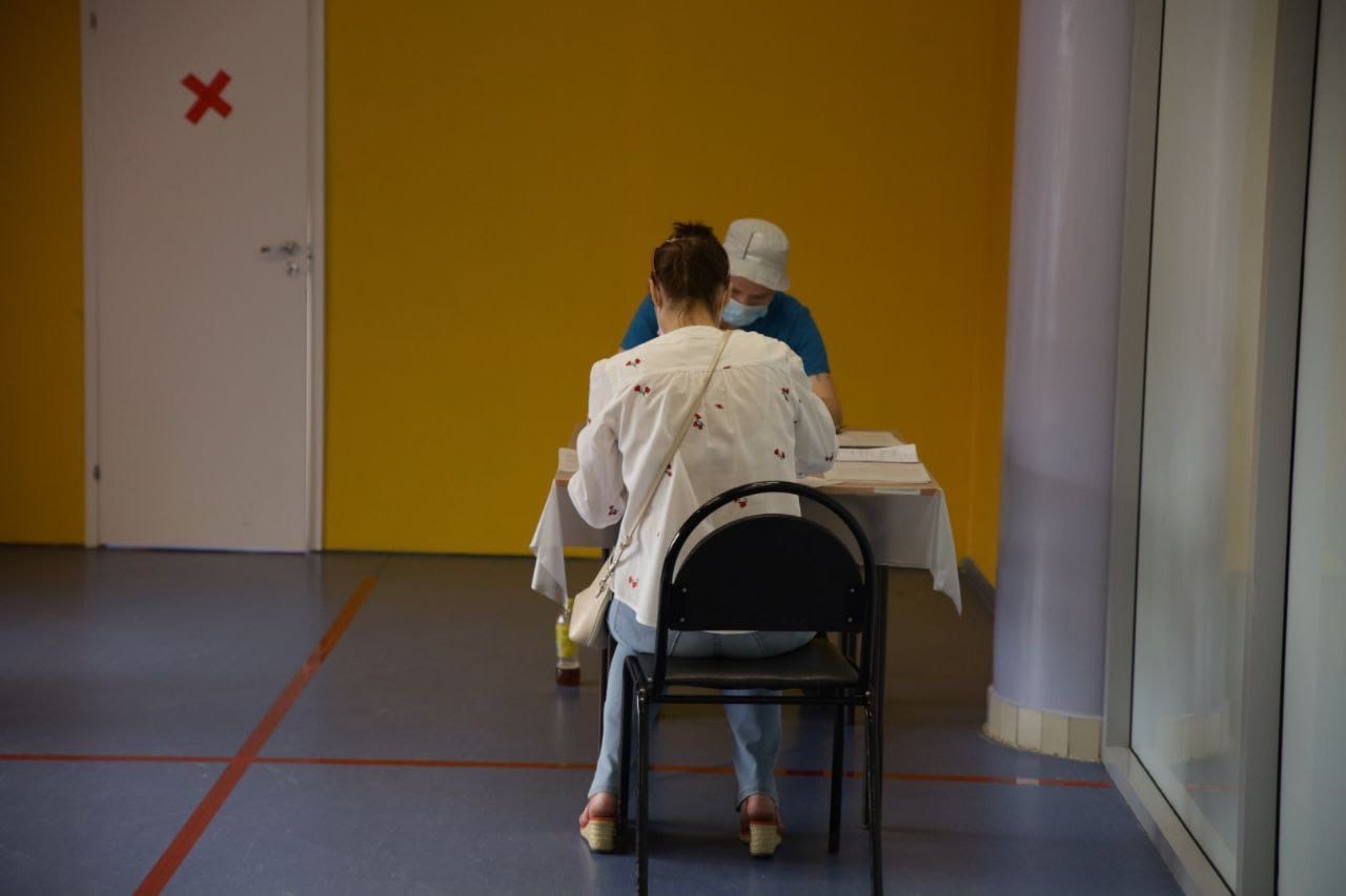 В ТЦ "Озерки" открылся новый пункт вакцинации: фоторепортаж Gazeta.SPb