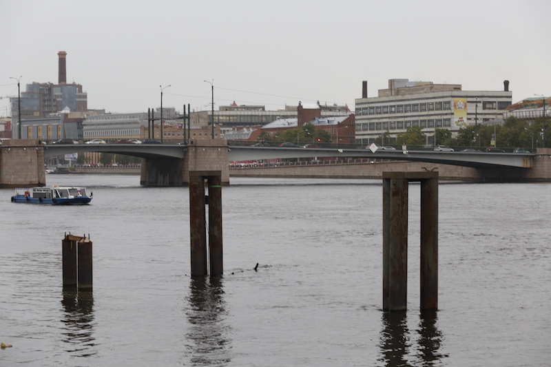 Фоторепортаж Gazeta.SPb: место стриптиз-бара "Забава" на набережной теперь пустует