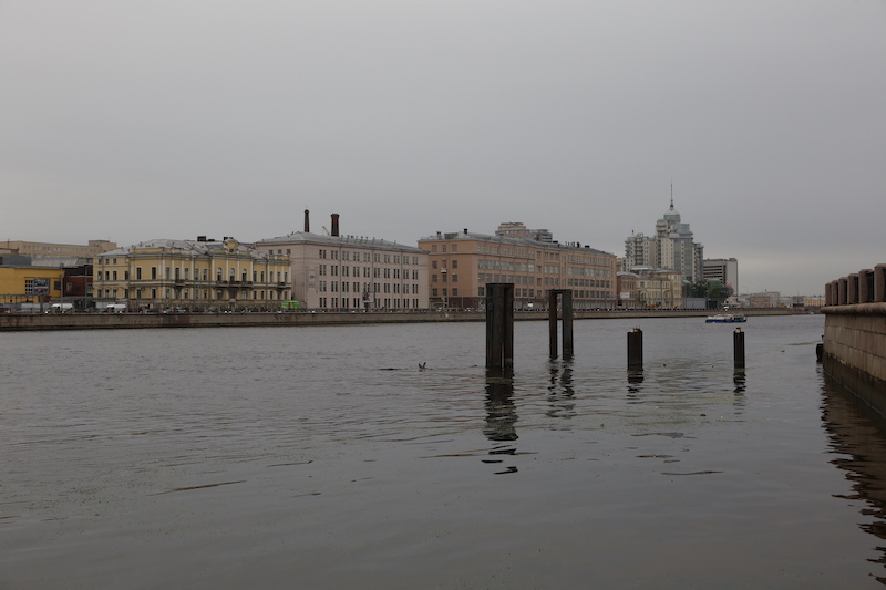 Фоторепортаж Gazeta.SPb: место стриптиз-бара "Забава" на набережной теперь пустует