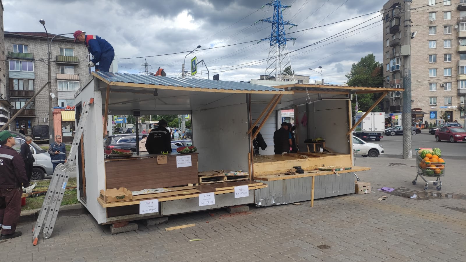 Более 650 "квадратов" земли Петербурга освободили от торговых объектов