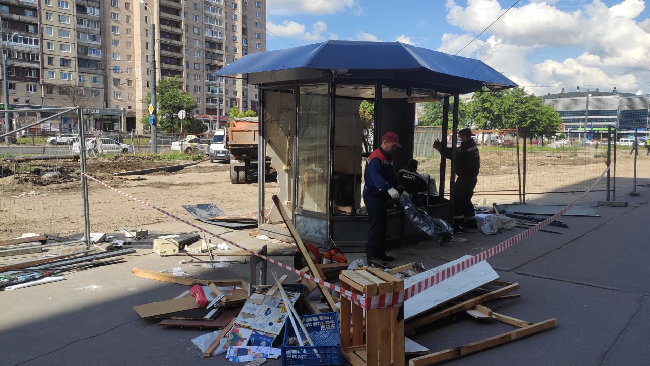 Более 650 "квадратов" земли Петербурга освободили от торговых объектов