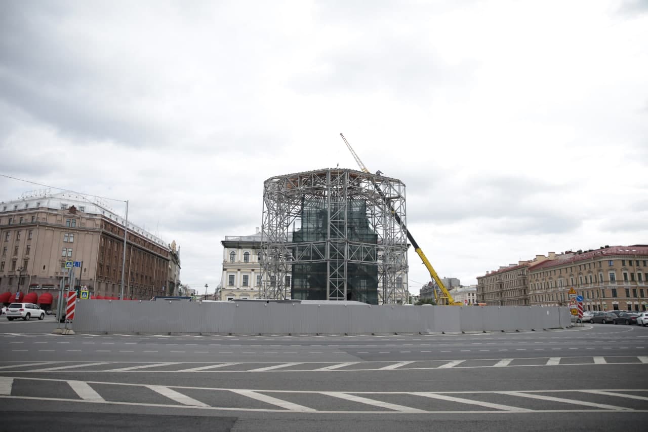 С памятника Николаю I начали снимать леса после трех лет реставрации: фоторепортаж Gazeta.SPb