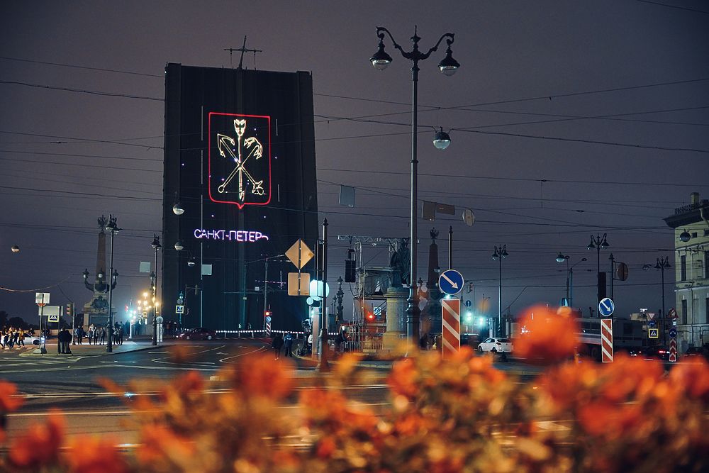 На Троицком мосту состоялось лазерное шоу в честь 800-летия Александра Невского