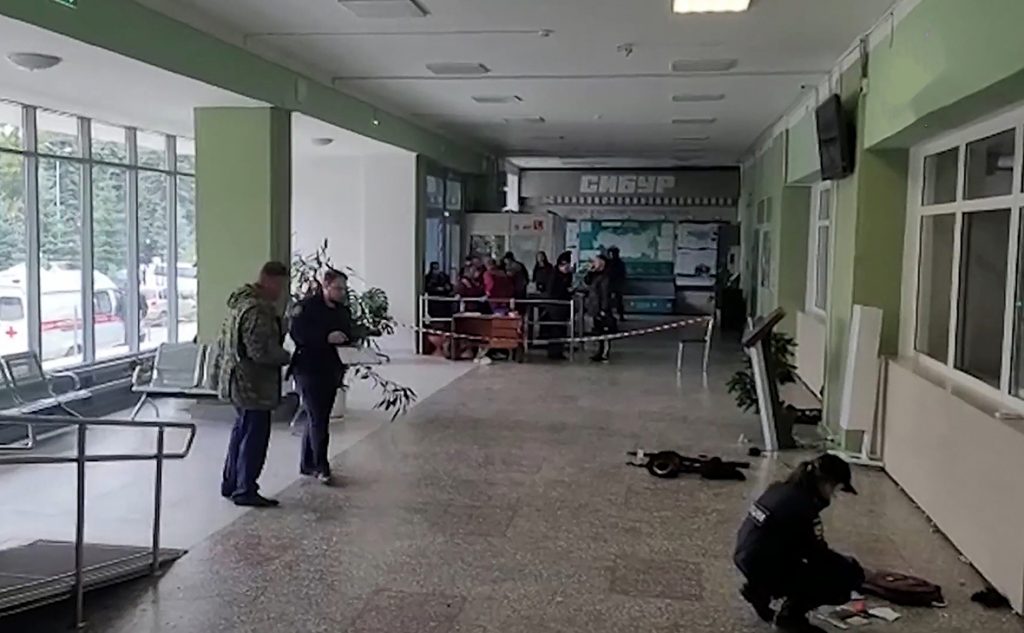 Охрана вузов Петербурга после трагедии в Перми будет усилена