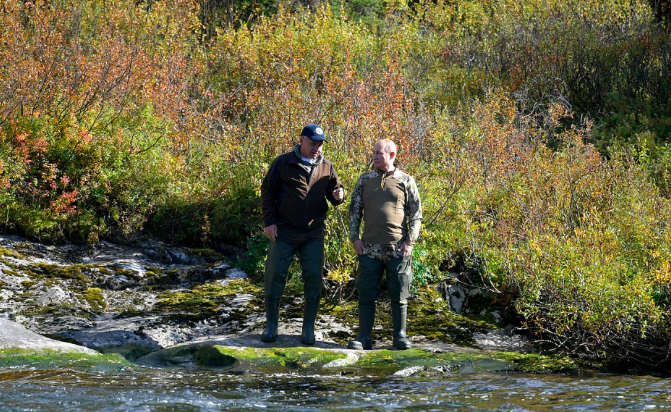 "Стареет", "очень любит природу" и вселяет страх Байдену: иностранцы реагируют на фото с отдыха Путина в Сибири
