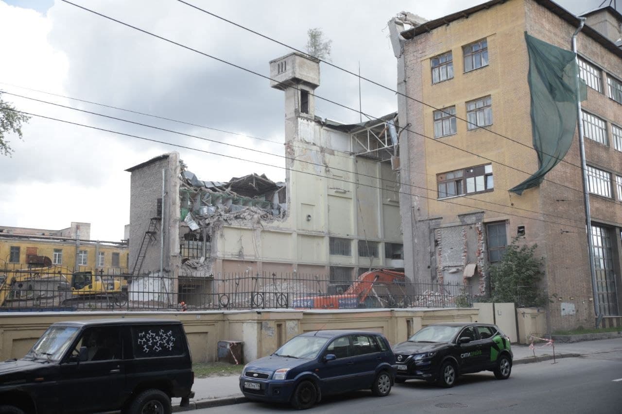 Фоторепортаж Gazeta.SPb: как в Выборгском районе уничтожают очередной образец конструктивизма, НИИ постоянного тока