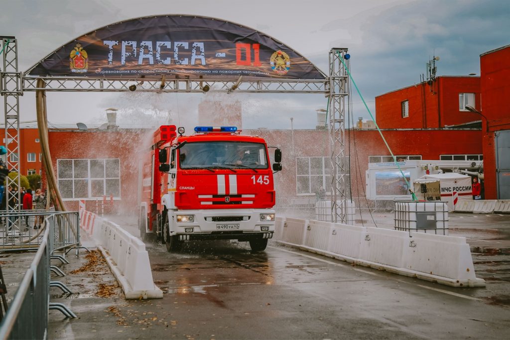 В Северной столице состоялся финал соревнований для пожарных машин»Трасса-01″