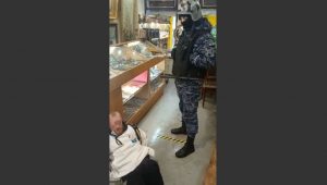 Грабитель, разгромивший ломбард на Петроградке, пойман Росгвардией