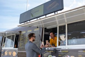 "Роснефть" открыла в Петербурге первую АЗС нового формата