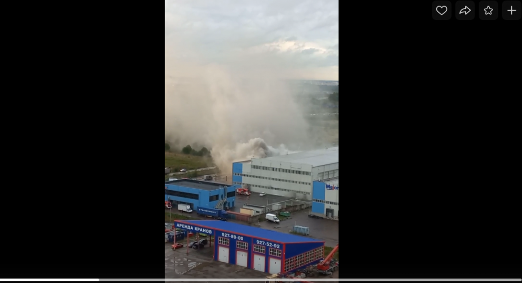 Склад в шушарах пожар санкт петербург сейчас. Пожар склад Шушары Пушкинская улица. Пожар на складе в Шушарах. Пожар в Омске. Крупный пожар на складе под Санкт-Петербургом.