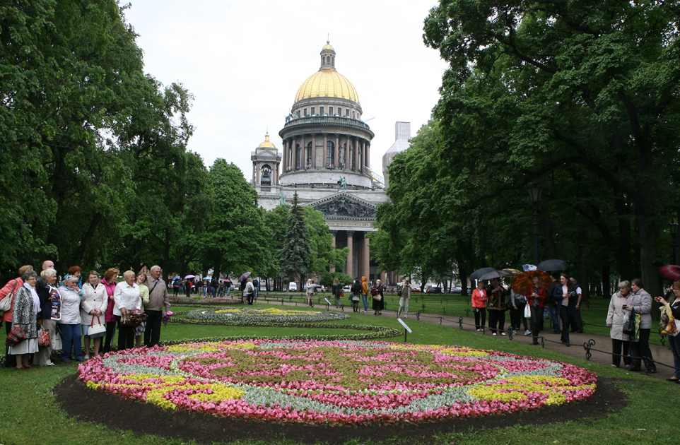 Традиционный Фестиваль цветов в Петербурге приурочили к Году педагога