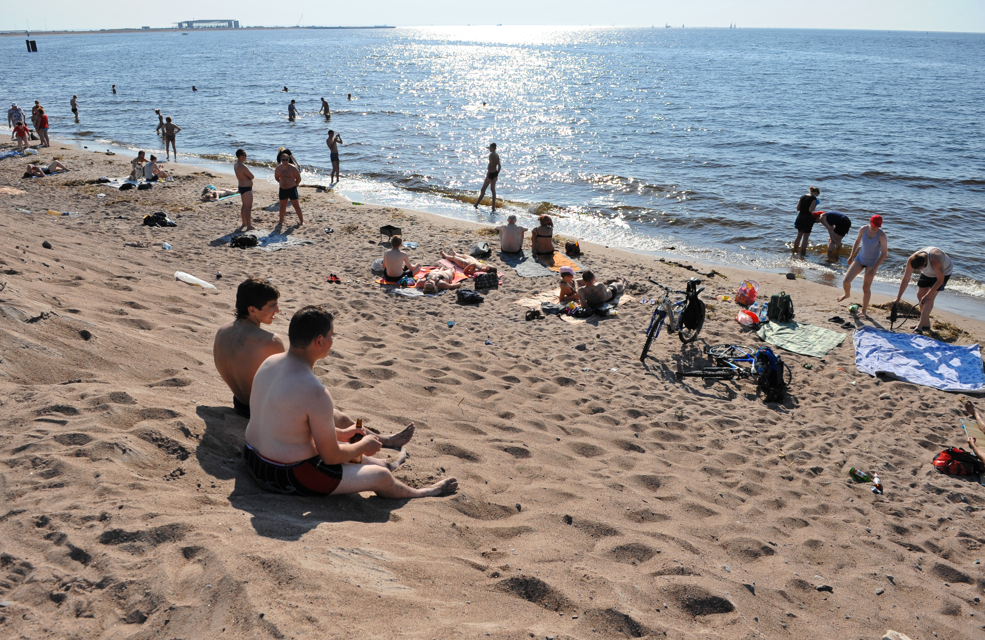 Колесов: купаться можно уже почти по всему Петербургу