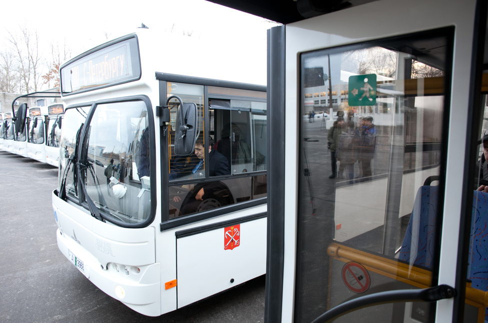 В Петербурге из-за ПМЭФ задерживаются автобусы