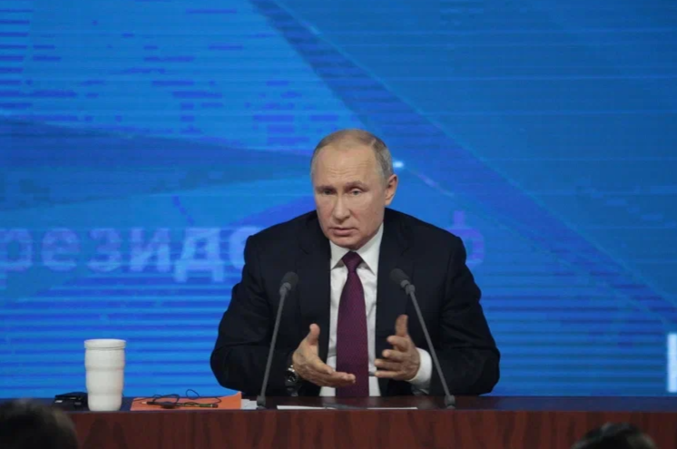 Владимир Путин подписал новые законы о службе в ВС РФ