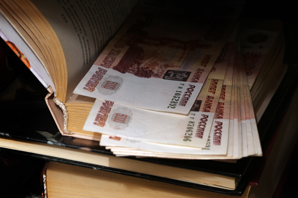 Петербурженка за неделю перевела мошенникам 5,7 миллиона рублей